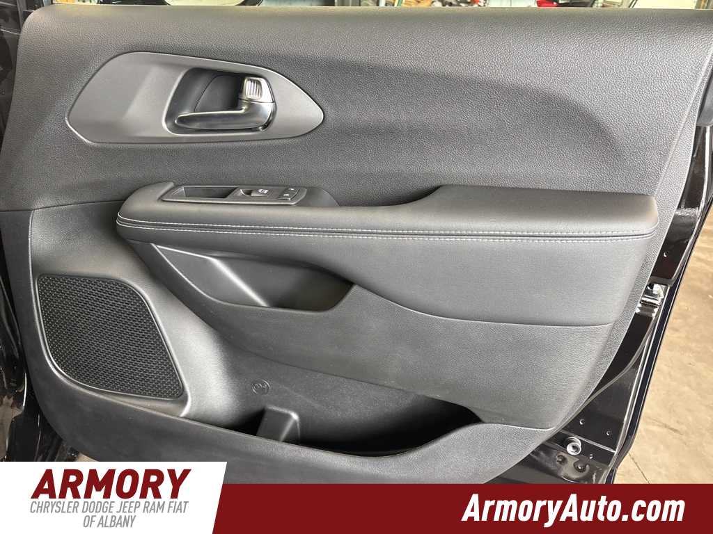 Thumbnail: 2026 Chrysler Pacifica - 31