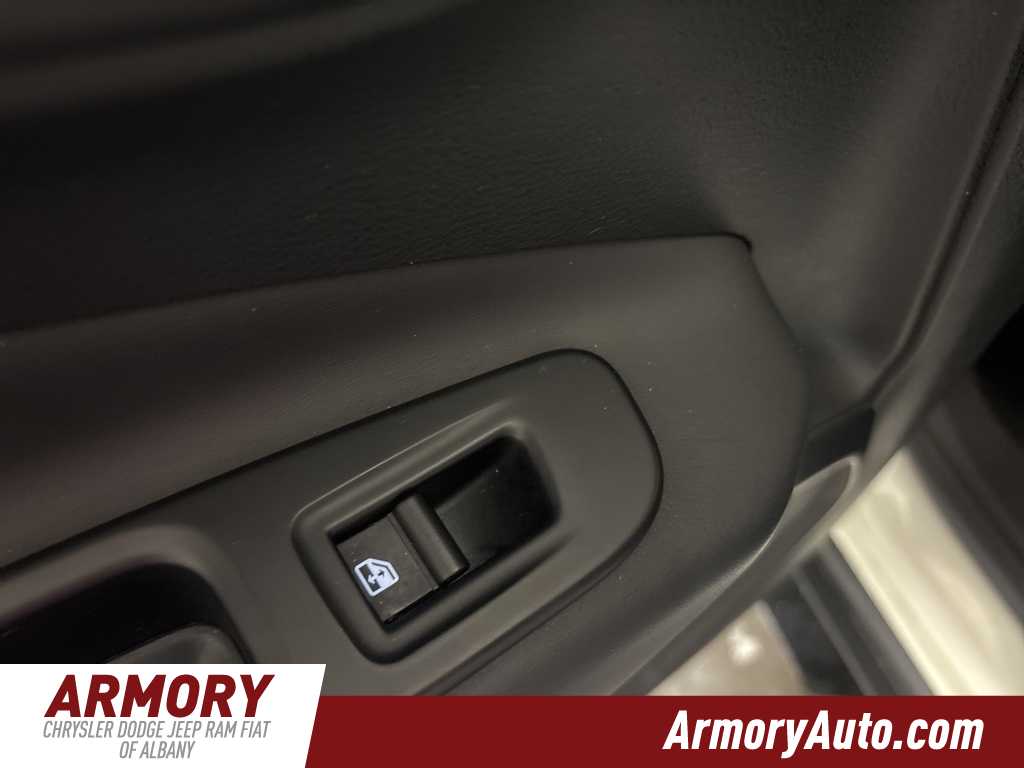 Thumbnail: 2023 Jeep Renegade - 22