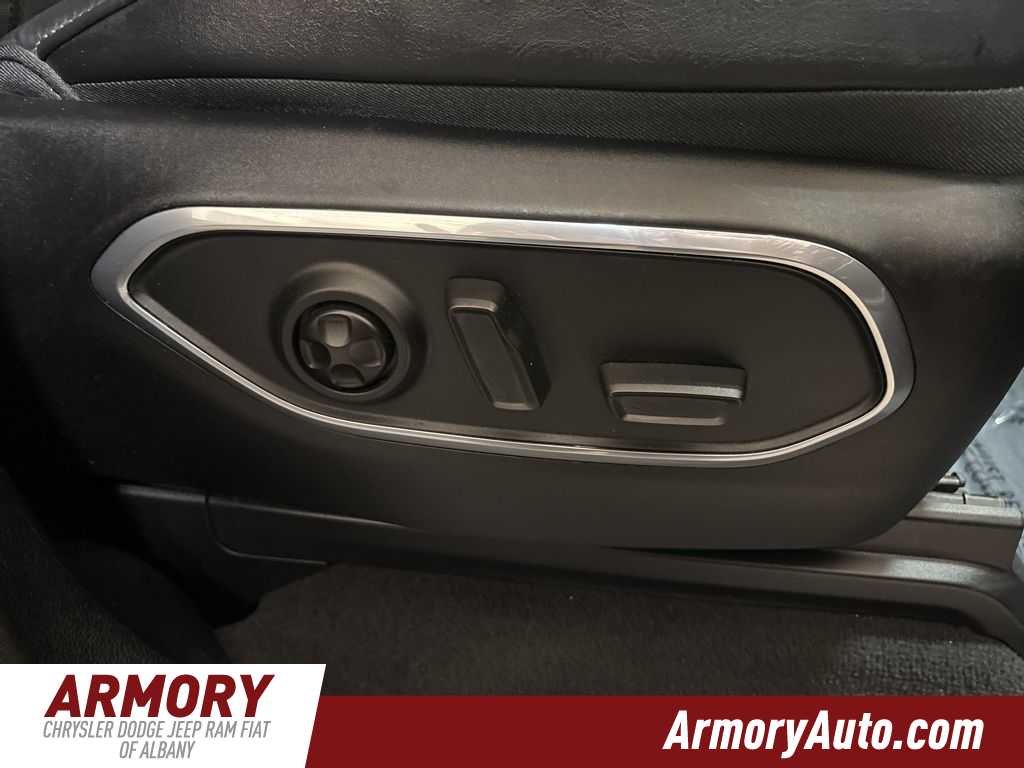 Thumbnail: 2023 Jeep Wagoneer - 47