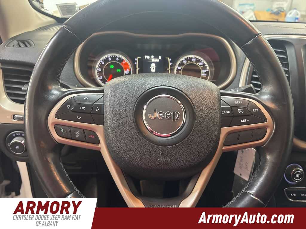 Thumbnail: 2017 Jeep Cherokee - 13