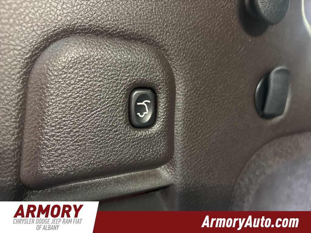 Thumbnail: 2018 Jeep Grand Cherokee - 28