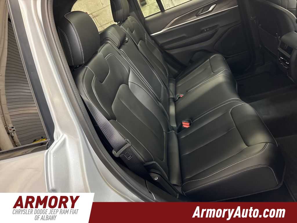 Thumbnail: 2025 Jeep Grand Cherokee - 33