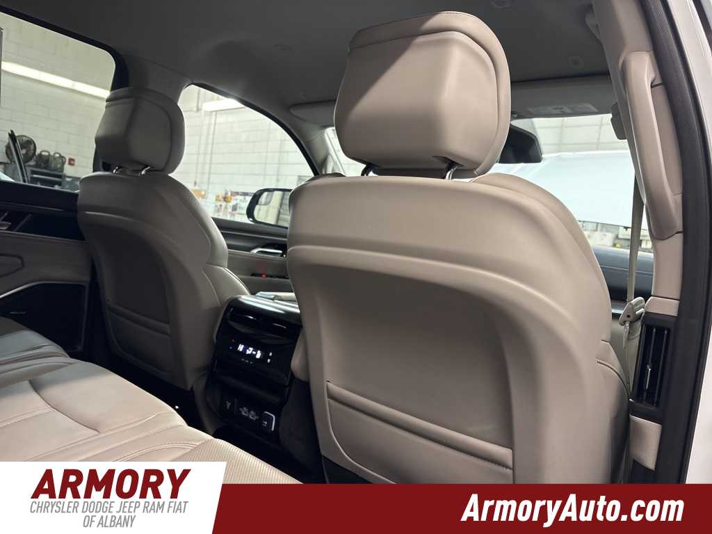 Thumbnail: 2024 Jeep Wagoneer - 38