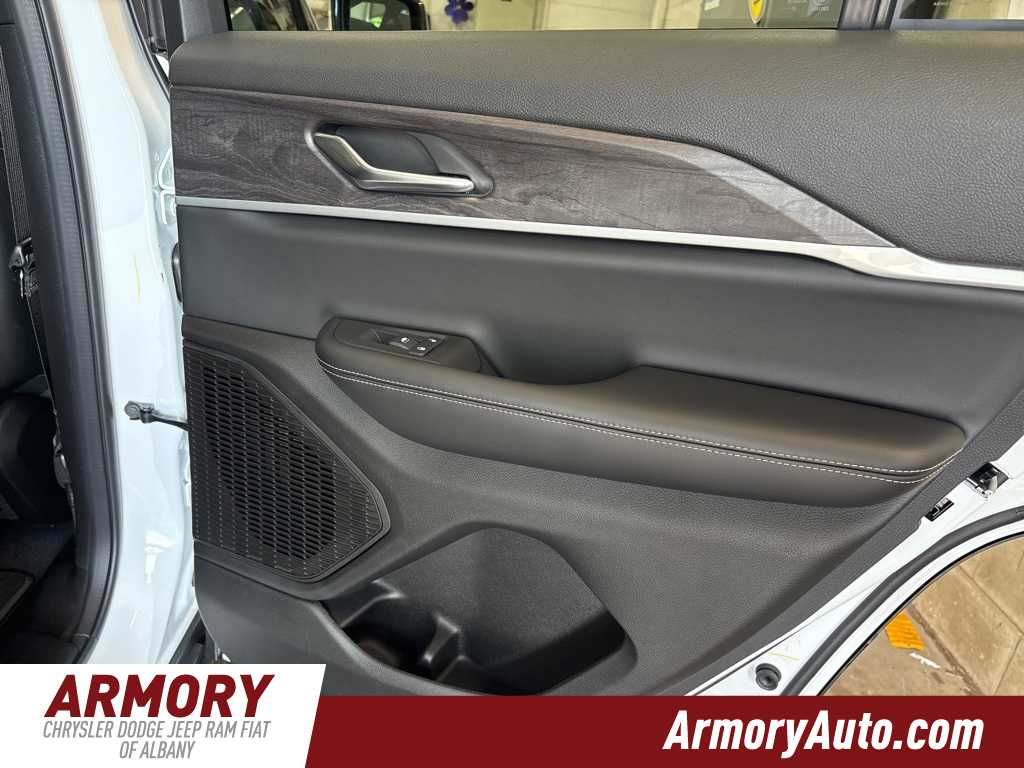 Thumbnail: 2025 Jeep Grand Cherokee - 30