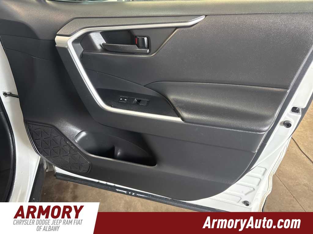 Thumbnail: 2022 Toyota RAV4 - 30