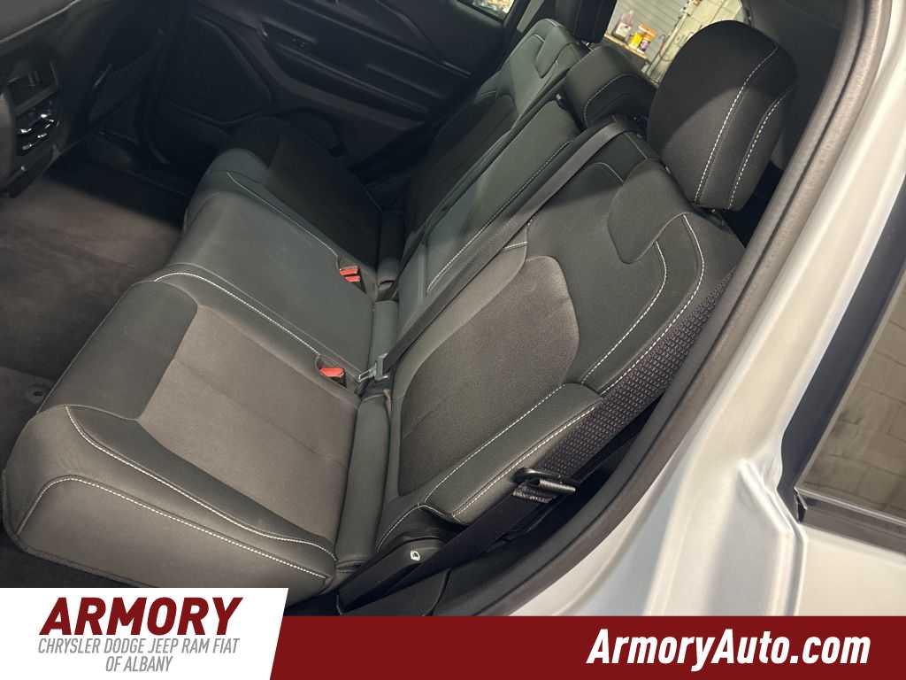 Thumbnail: 2023 Jeep Grand Cherokee - 31