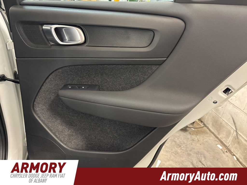 Thumbnail: 2023 Volvo XC40 - 29