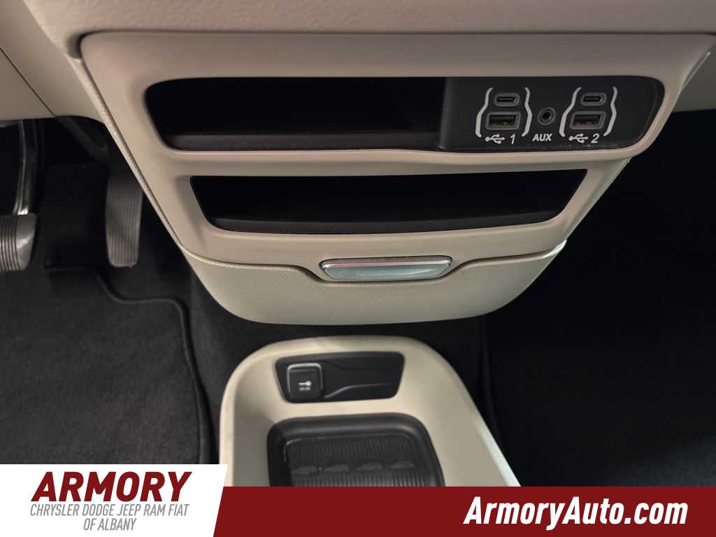 Thumbnail: 2023 Chrysler Pacifica - 19