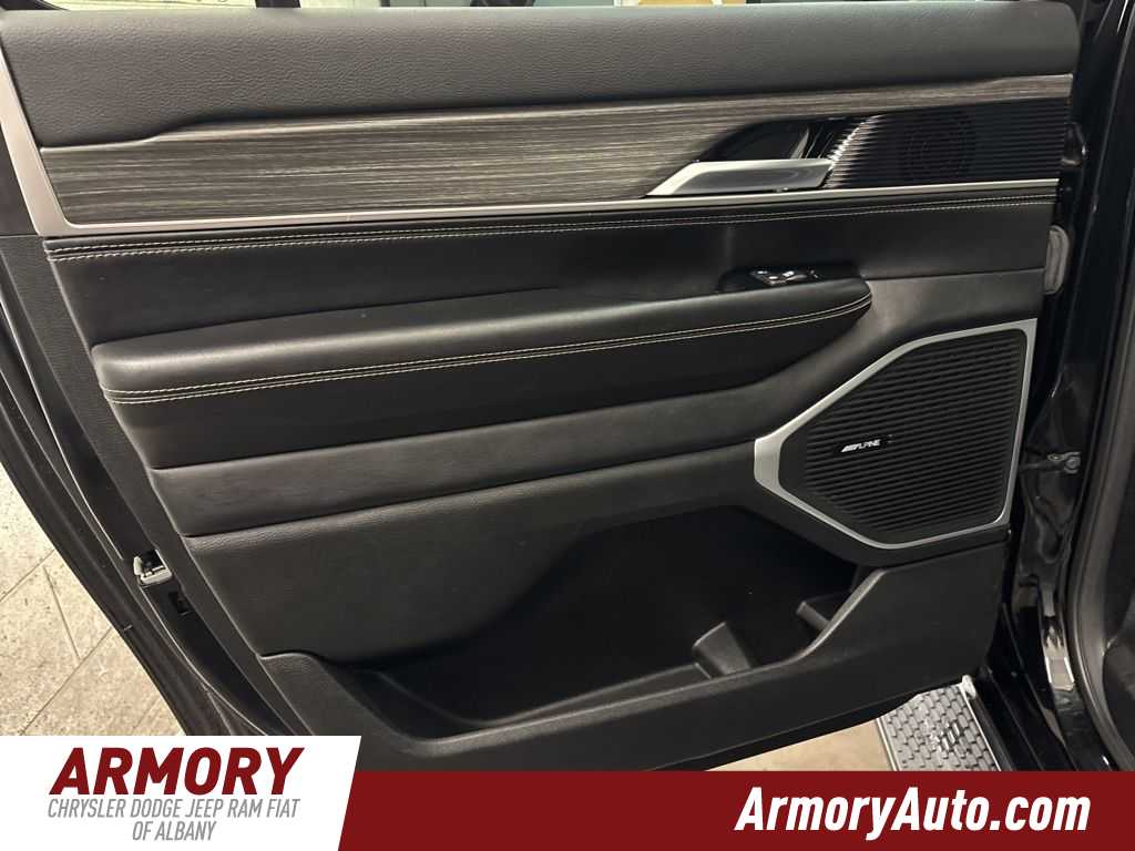 Thumbnail: 2023 Jeep Wagoneer - 27