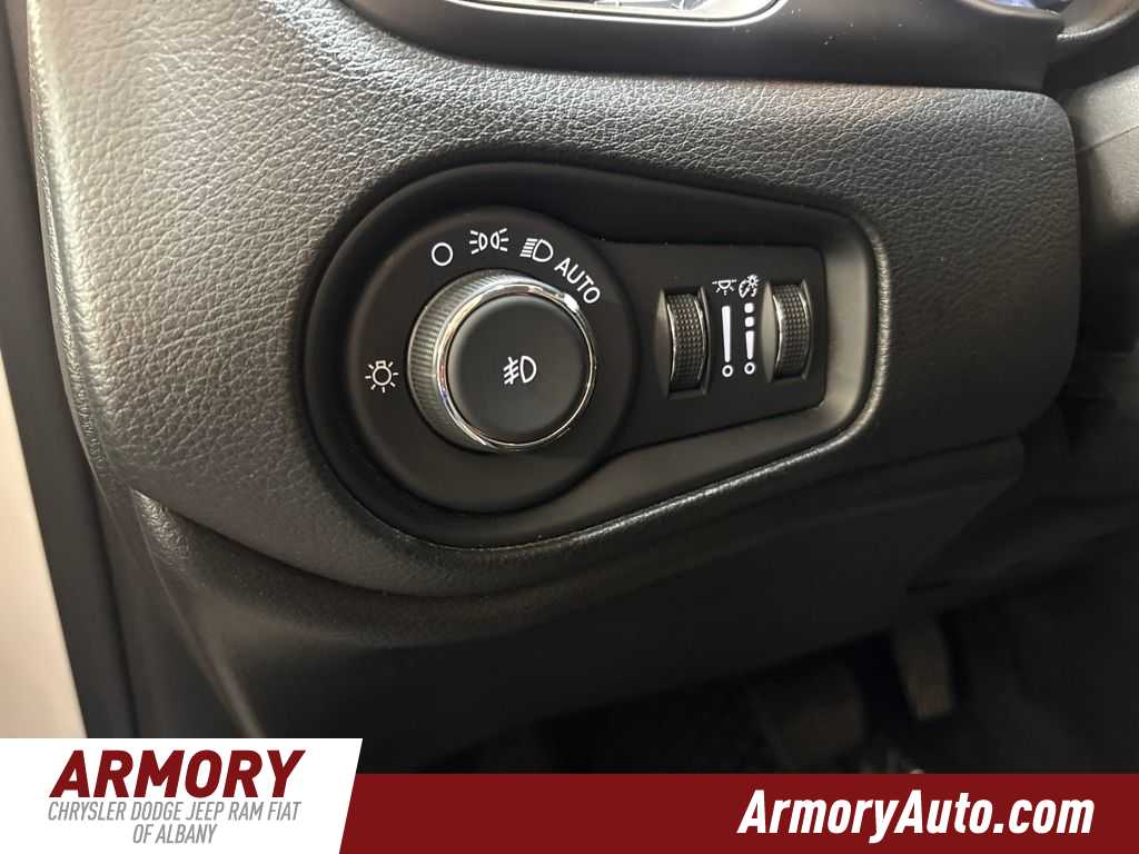 Thumbnail: 2023 Jeep Renegade - 10