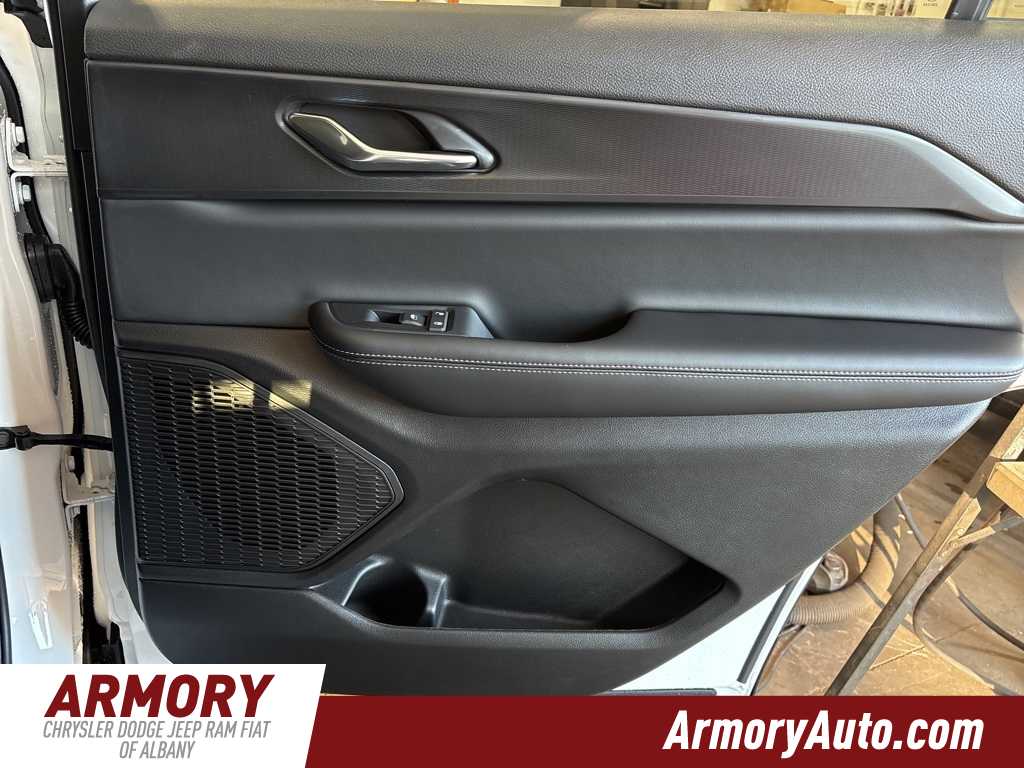 Thumbnail: 2025 Jeep Grand Cherokee L - 32