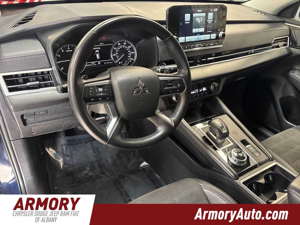Thumbnail: 2024 Mitsubishi Outlander - 9