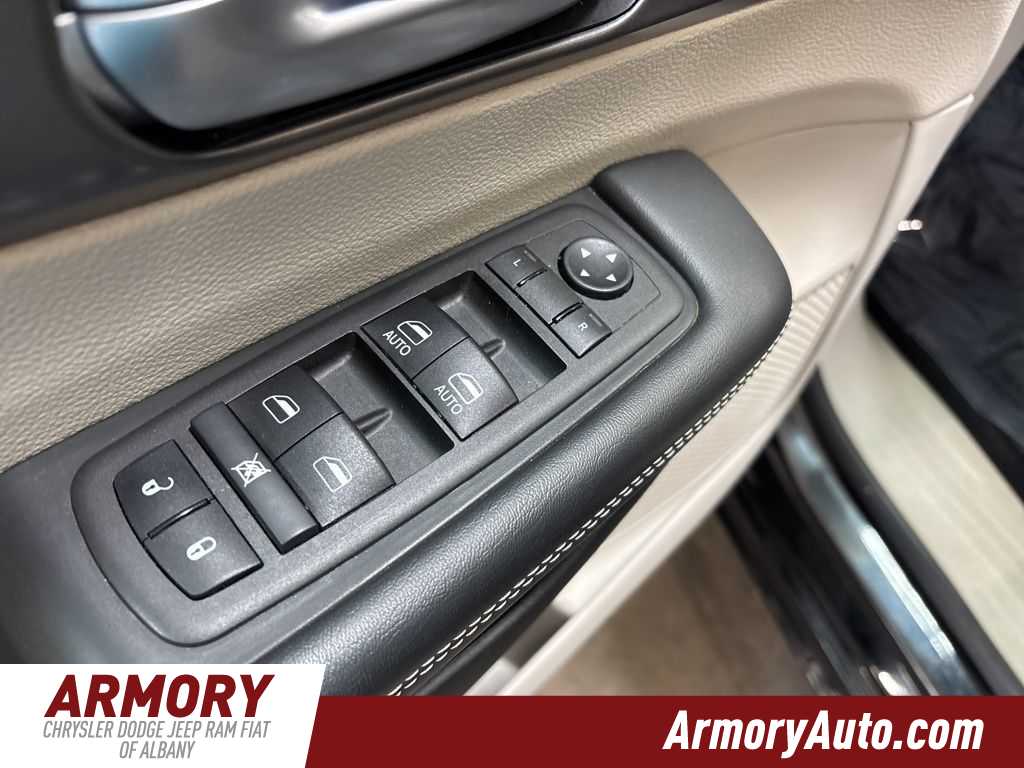 Thumbnail: 2024 Chrysler Pacifica - 8