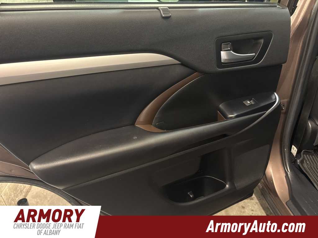 Thumbnail: 2019 Toyota Highlander - 22