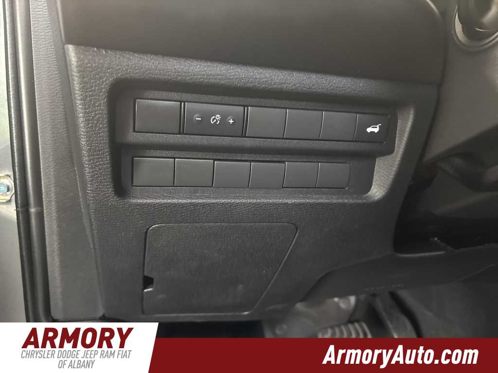 Thumbnail: 2022 Mitsubishi Outlander - 10