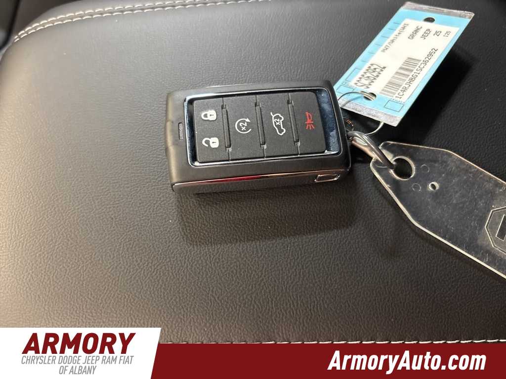 Thumbnail: 2025 Jeep Grand Cherokee - 18