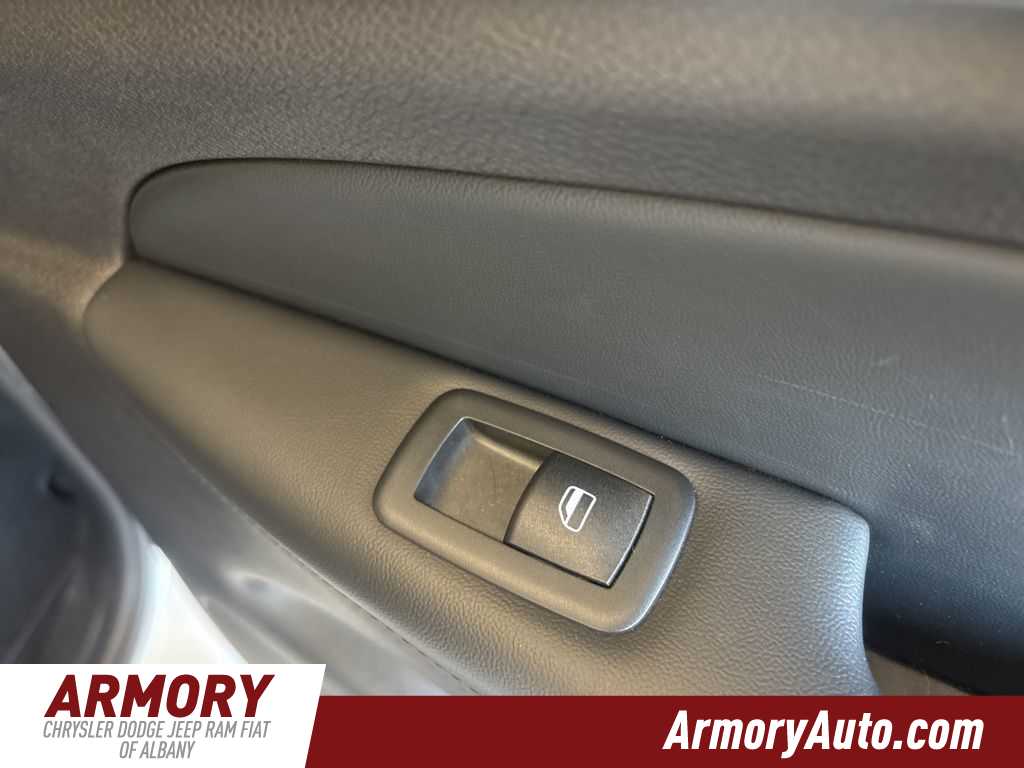 Thumbnail: 2021 Jeep Grand Cherokee - 33