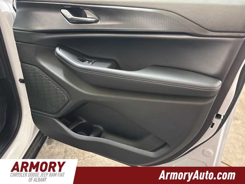 Thumbnail: 2025 Jeep Grand Cherokee L - 39