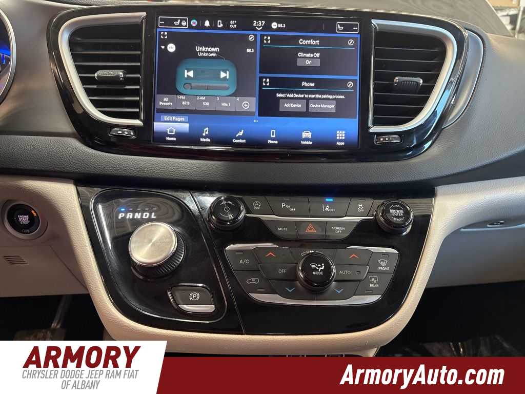 Thumbnail: 2023 Chrysler Pacifica - 15
