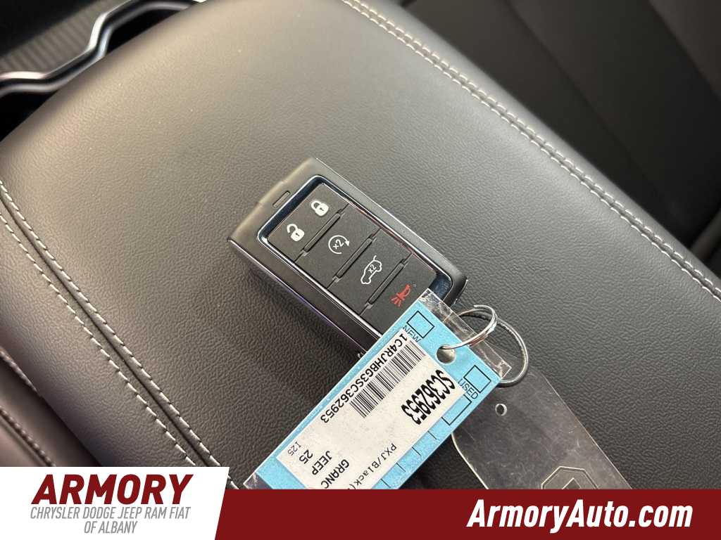 Thumbnail: 2025 Jeep Grand Cherokee - 18