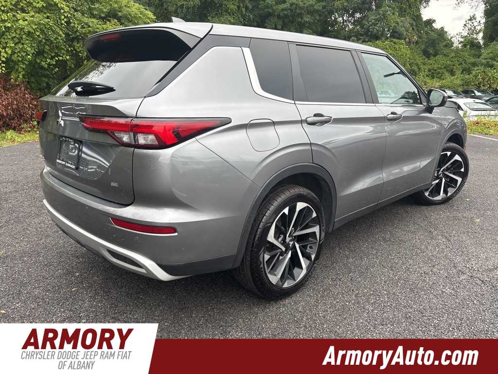 Thumbnail: 2022 Mitsubishi Outlander - 4