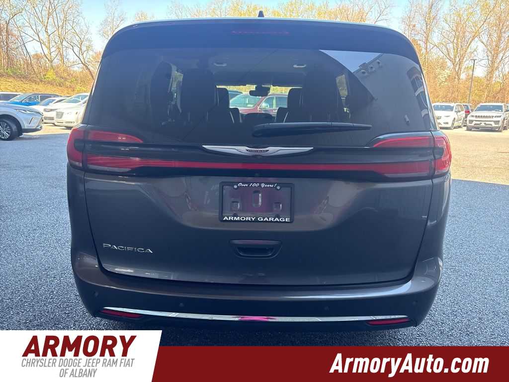 Thumbnail: 2023 Chrysler Pacifica - 4