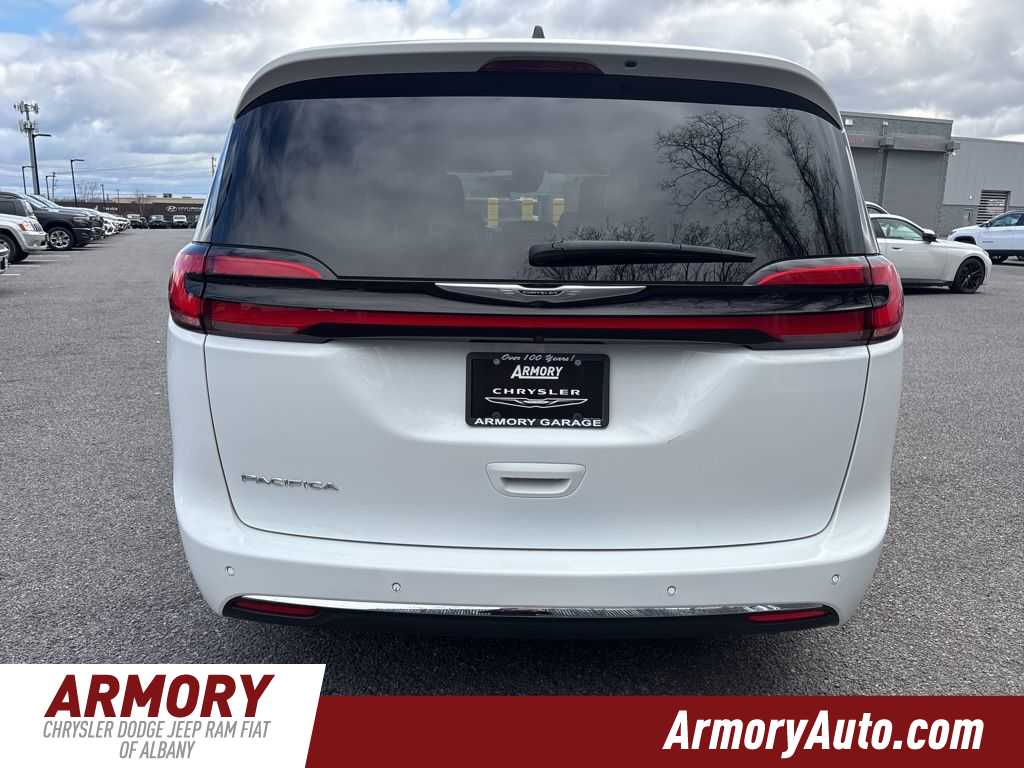 Thumbnail: 2024 Chrysler Pacifica - 5