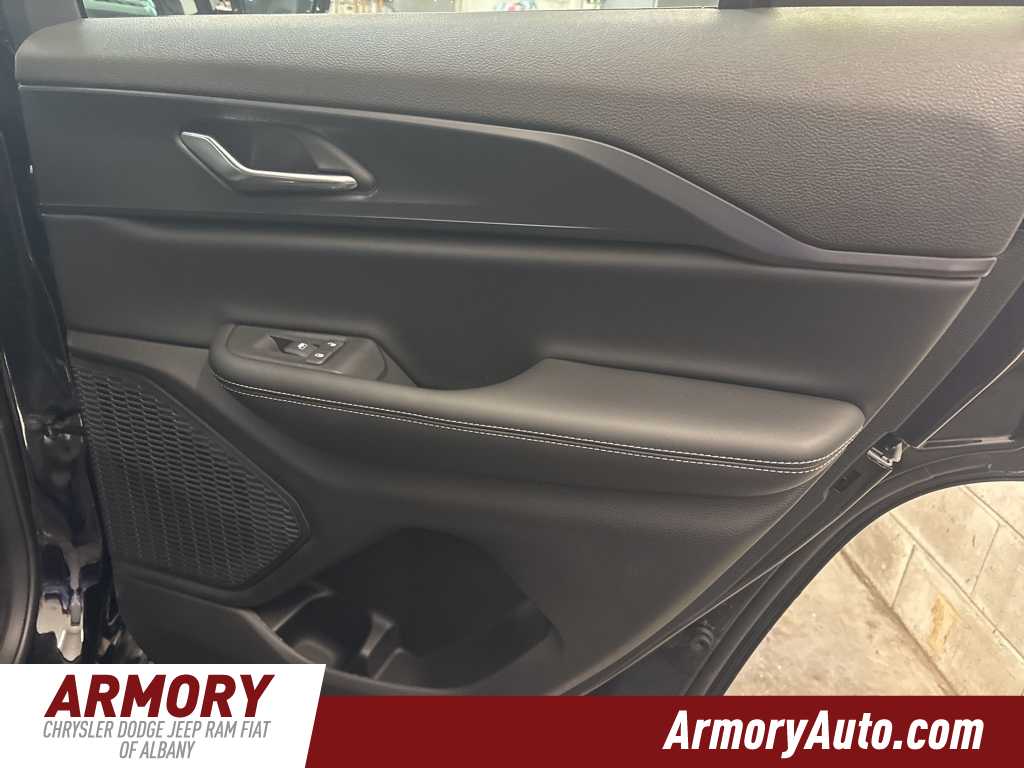 Thumbnail: 2025 Jeep Grand Cherokee - 31