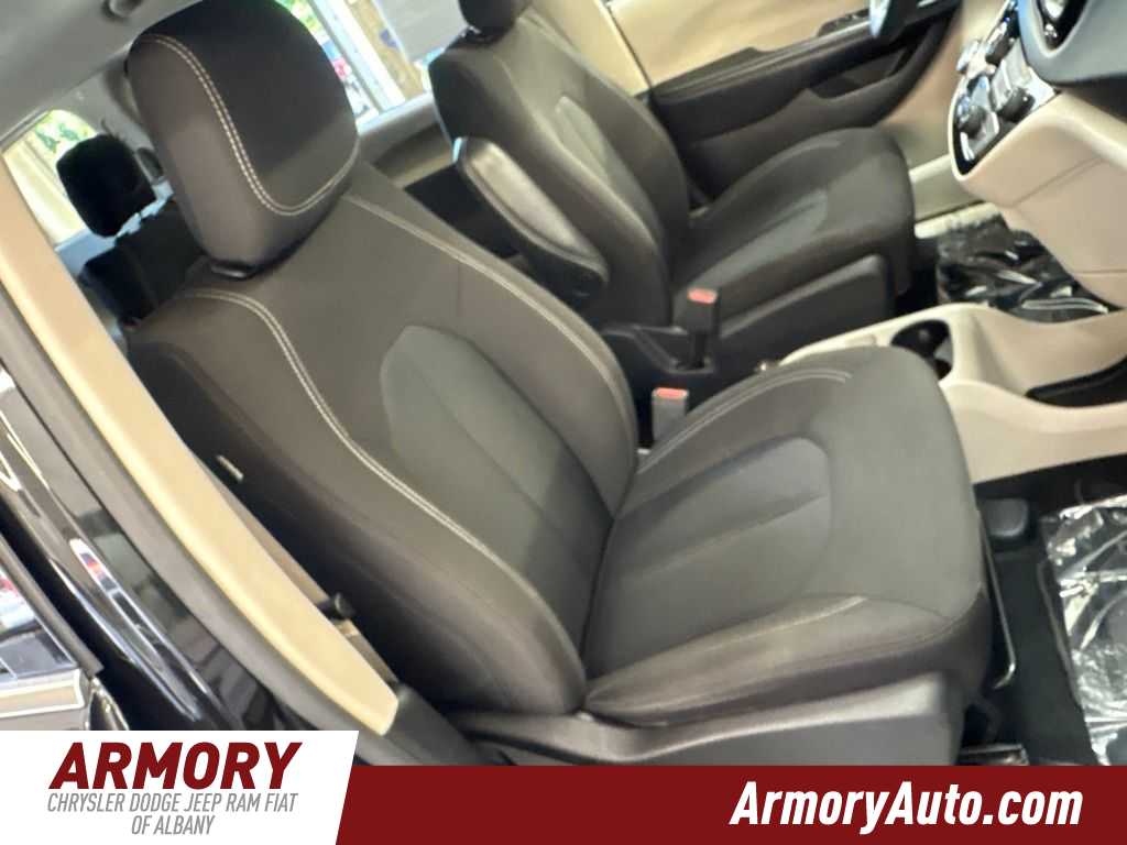 Thumbnail: 2022 Chrysler Voyager - 39