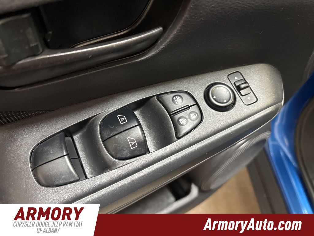 Thumbnail: 2022 Nissan Kicks - 8