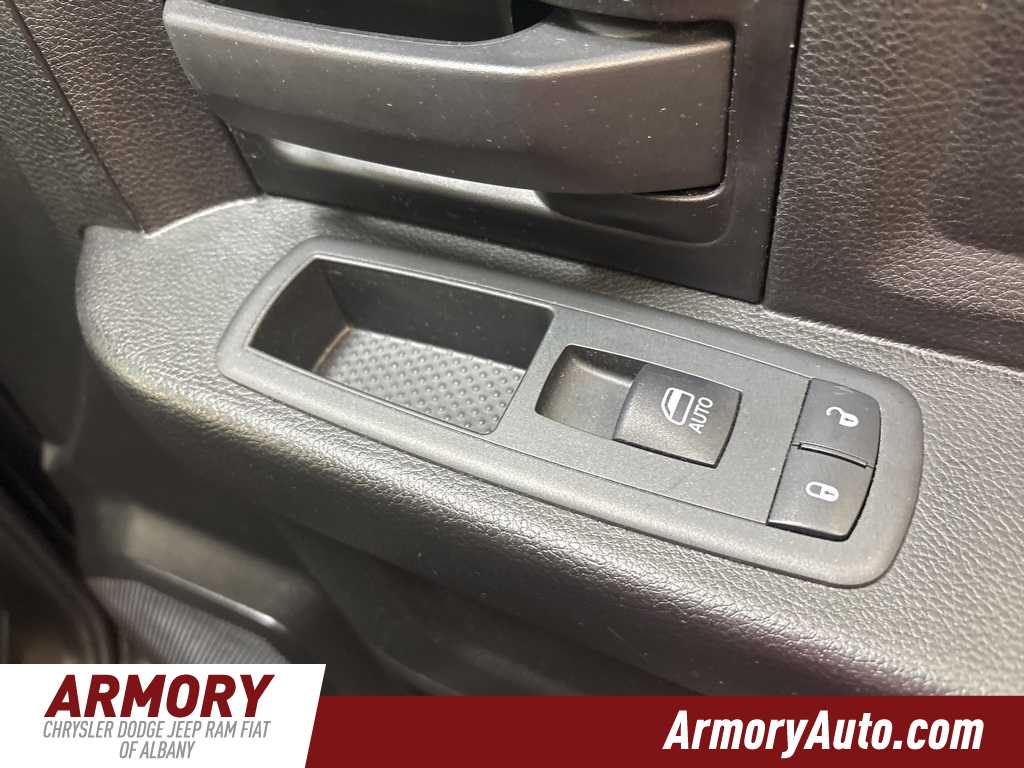 Thumbnail: 2019 RAM 1500 Classic - 32