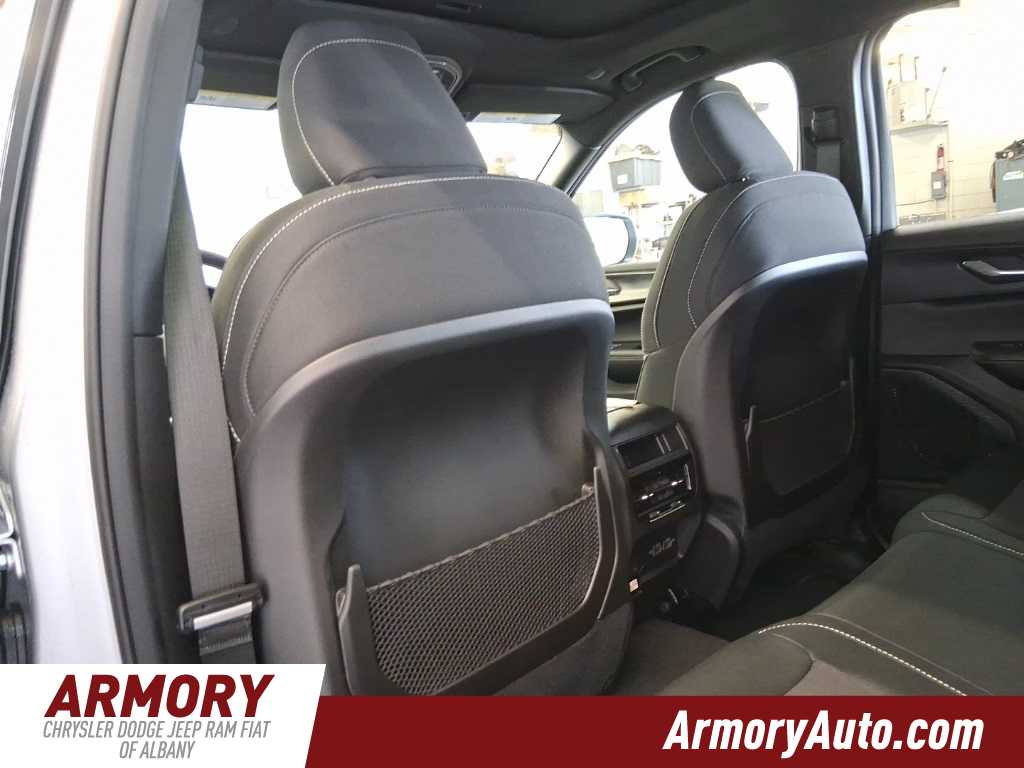 Thumbnail: 2025 Jeep Grand Cherokee - 25