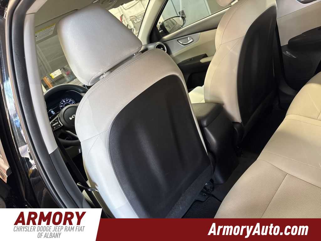 Thumbnail: 2023 Kia Forte - 25