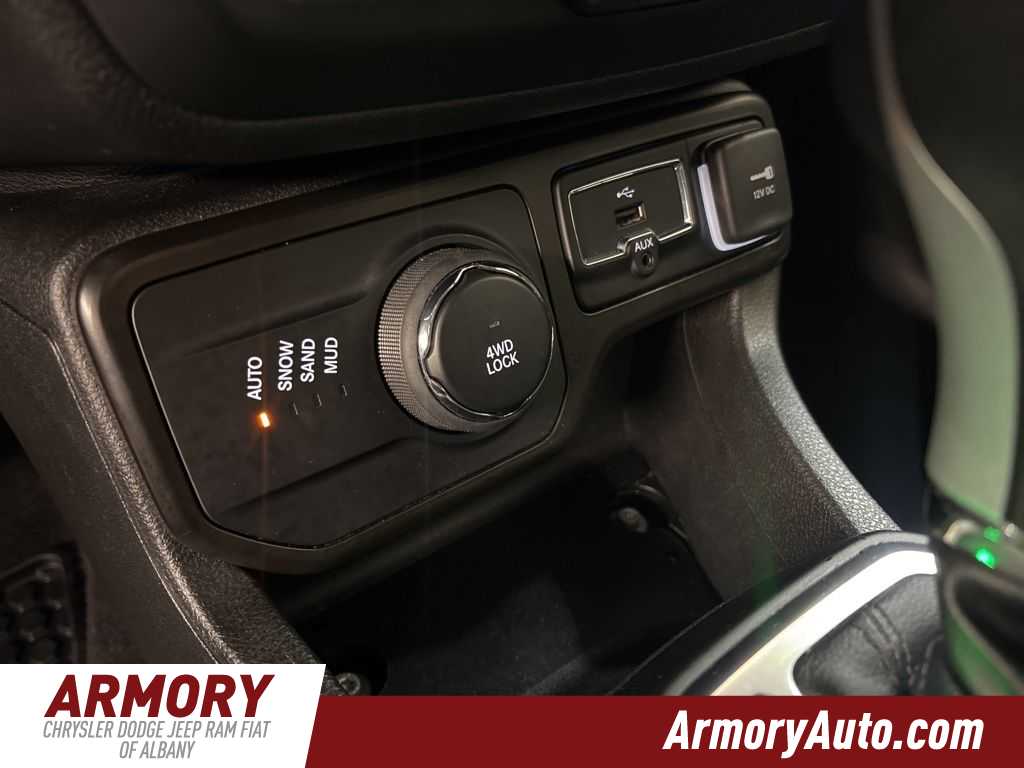 Thumbnail: 2023 Jeep Renegade - 19