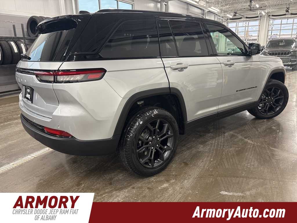 Thumbnail: 2025 Jeep Grand Cherokee - 4