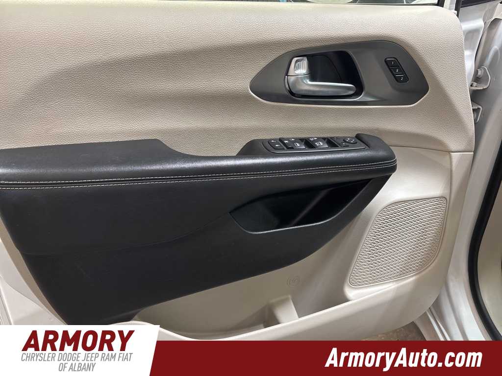 2023 Chrysler Pacifica Touring L 7