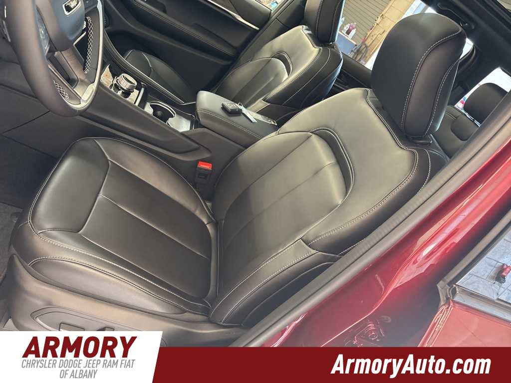 Thumbnail: 2025 Jeep Grand Cherokee - 10