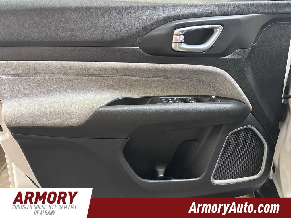 Thumbnail: 2023 Jeep Compass - 7