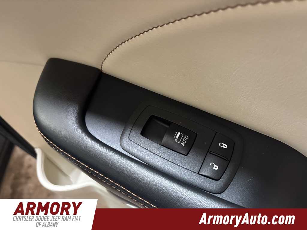 Thumbnail: 2015 Dodge Challenger - 30