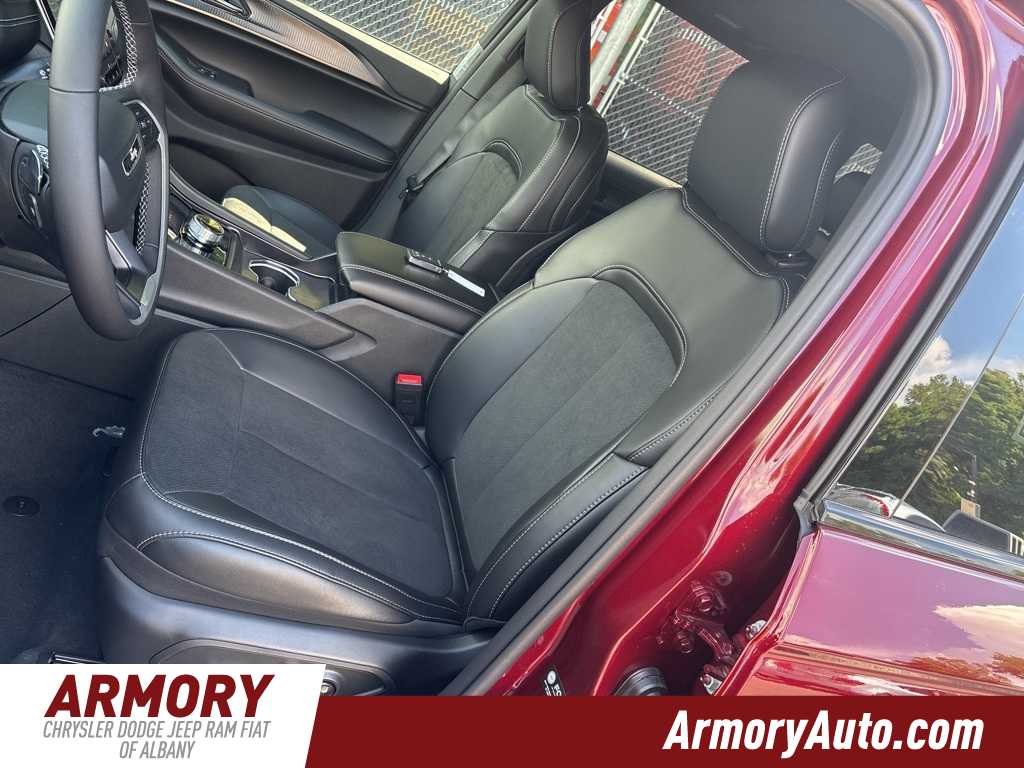 Thumbnail: 2025 Jeep Grand Cherokee - 10