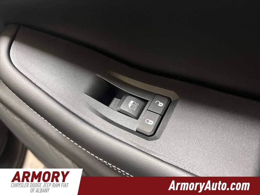 Thumbnail: 2025 Jeep Grand Cherokee - 37