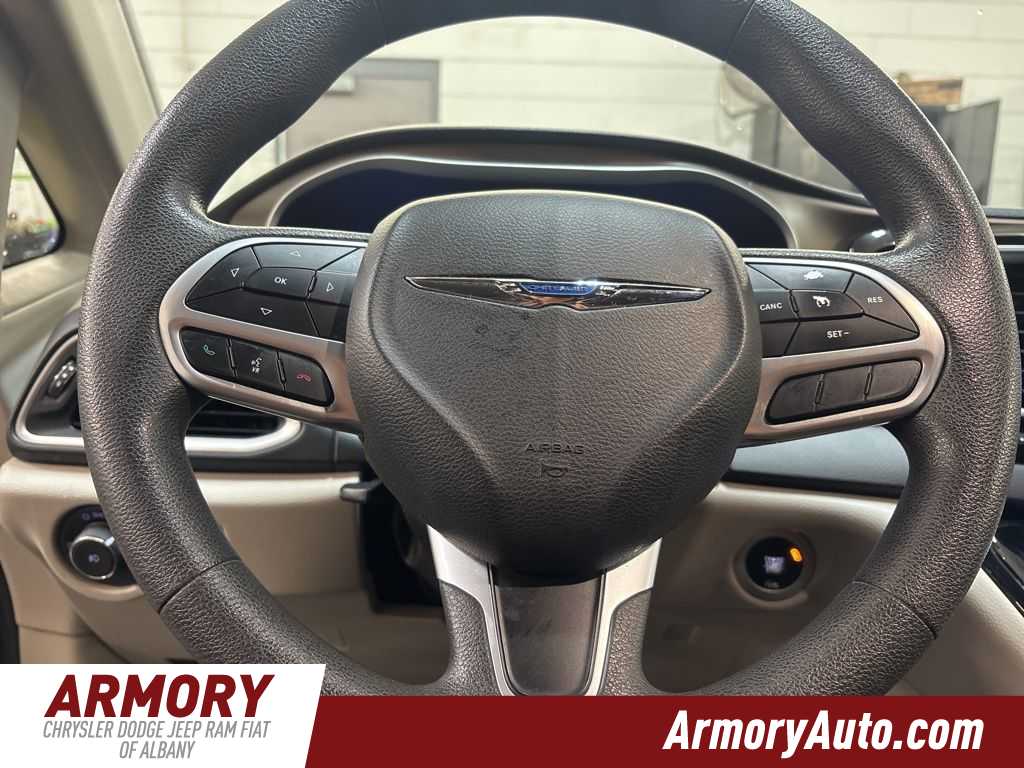 Thumbnail: 2017 Chrysler Pacifica - 13