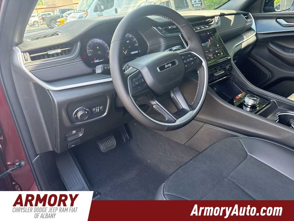 Thumbnail: 2025 Jeep Grand Cherokee - 9