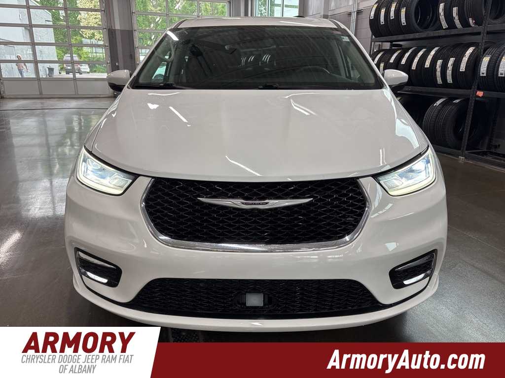 2023 Chrysler Pacifica Touring L 2
