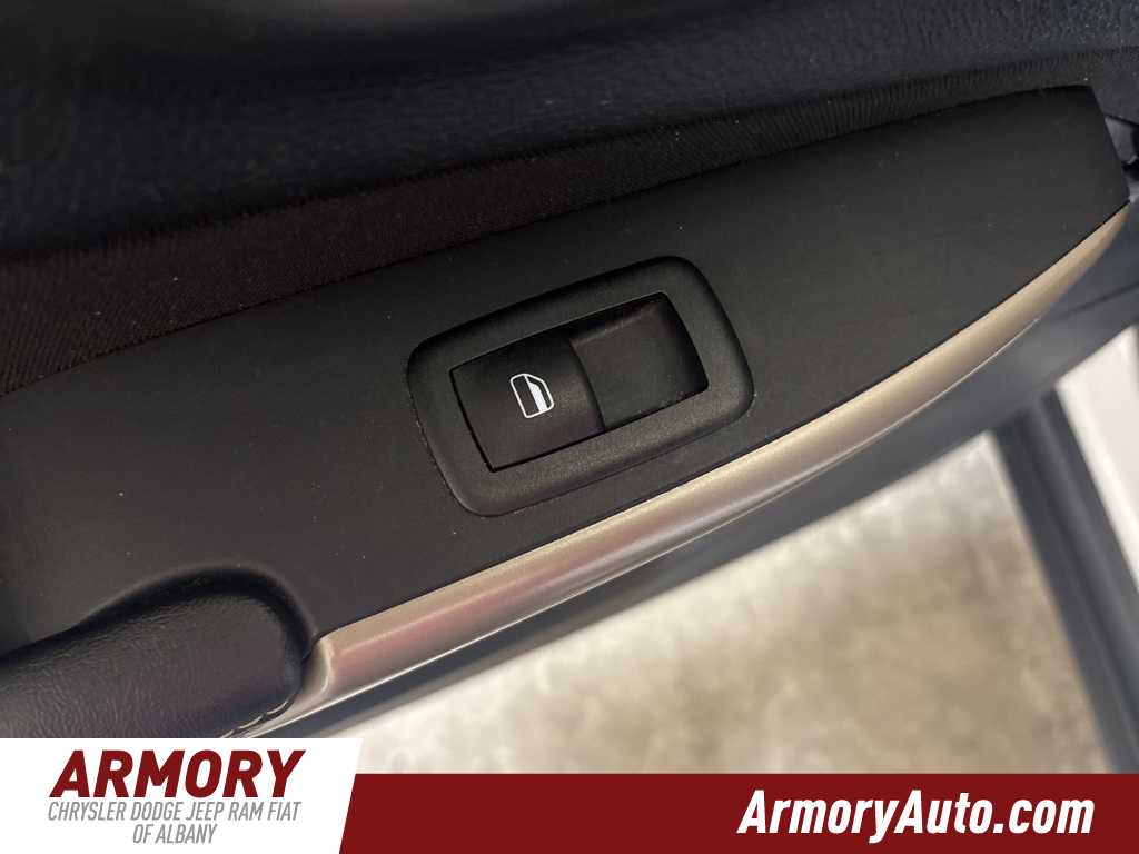 Thumbnail: 2017 Jeep Cherokee - 24