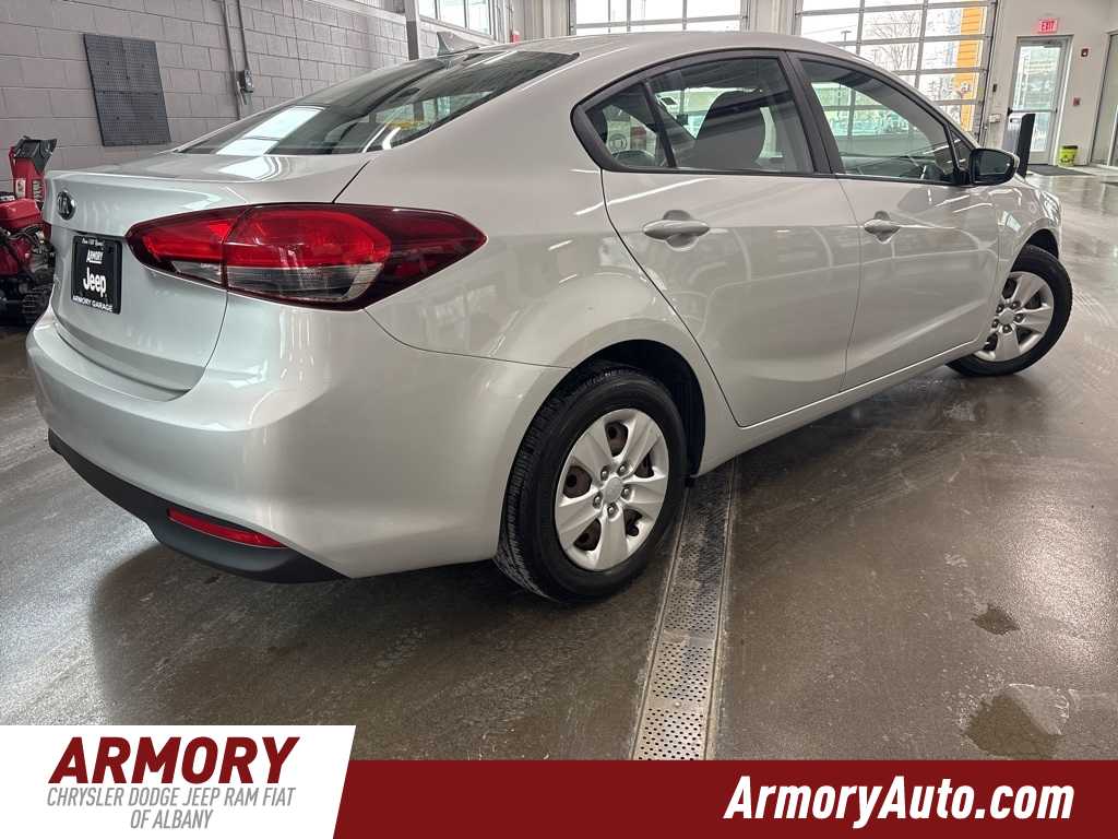 Thumbnail: 2018 Kia Forte - 4