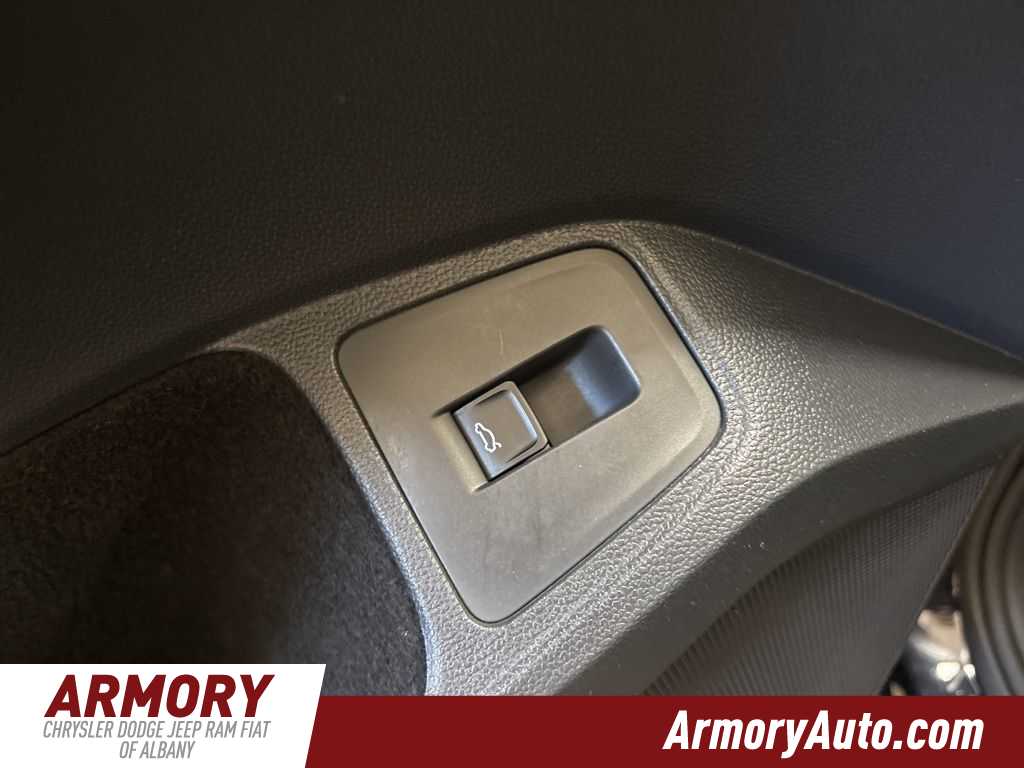 Thumbnail: 2018 Volkswagen Tiguan - 10