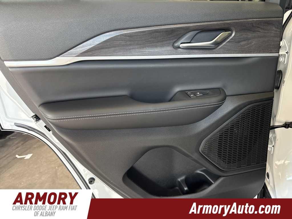 Thumbnail: 2025 Jeep Grand Cherokee - 23