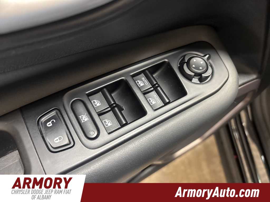 Thumbnail: 2023 Jeep Renegade - 8