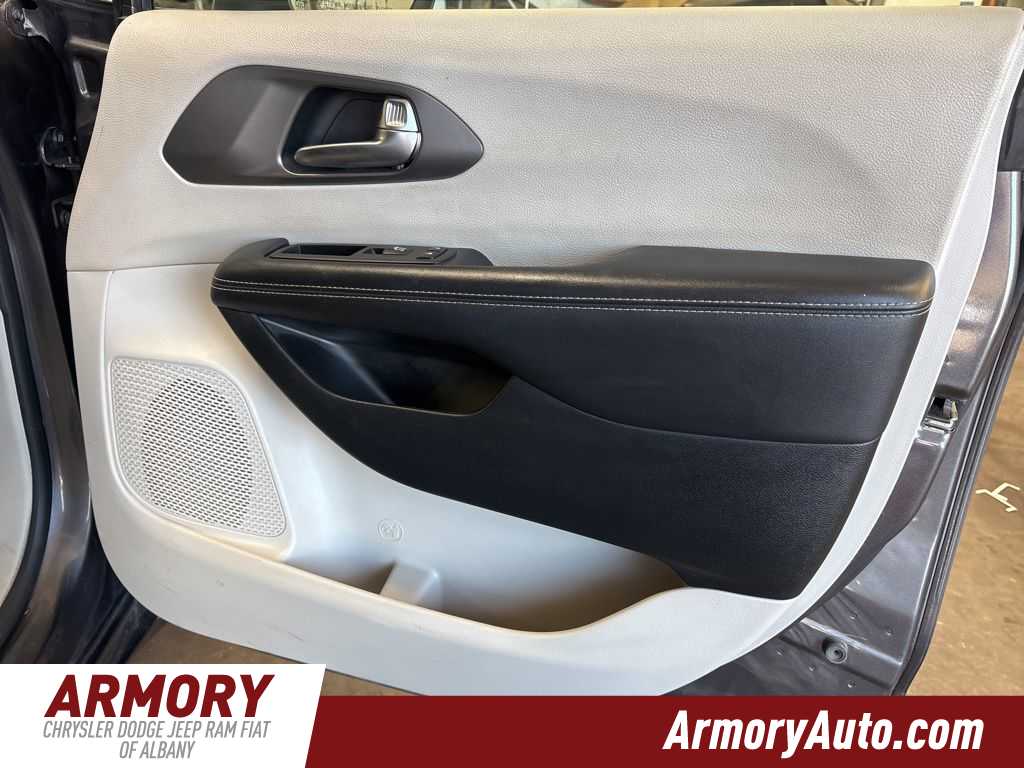 Thumbnail: 2023 Chrysler Pacifica - 37